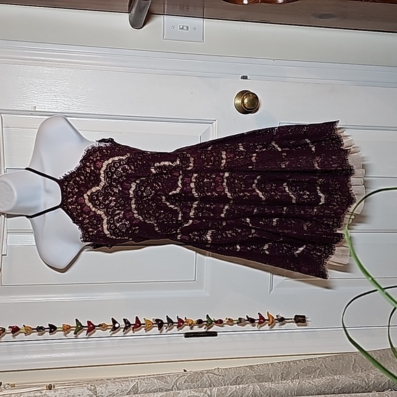 Francesca's dress, NWT, XS, high neck, bare shoulders, lacey maroon color - Picture 15 of 15